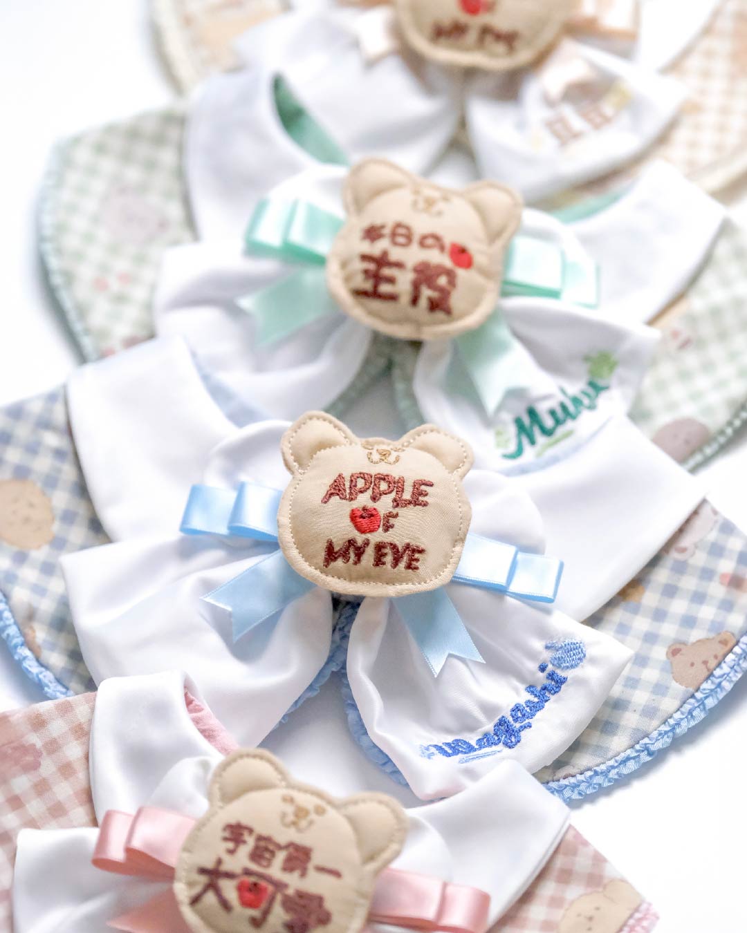 2025生日熊蘋果圍兜 2025 Apple of My Eye Birthday Bib